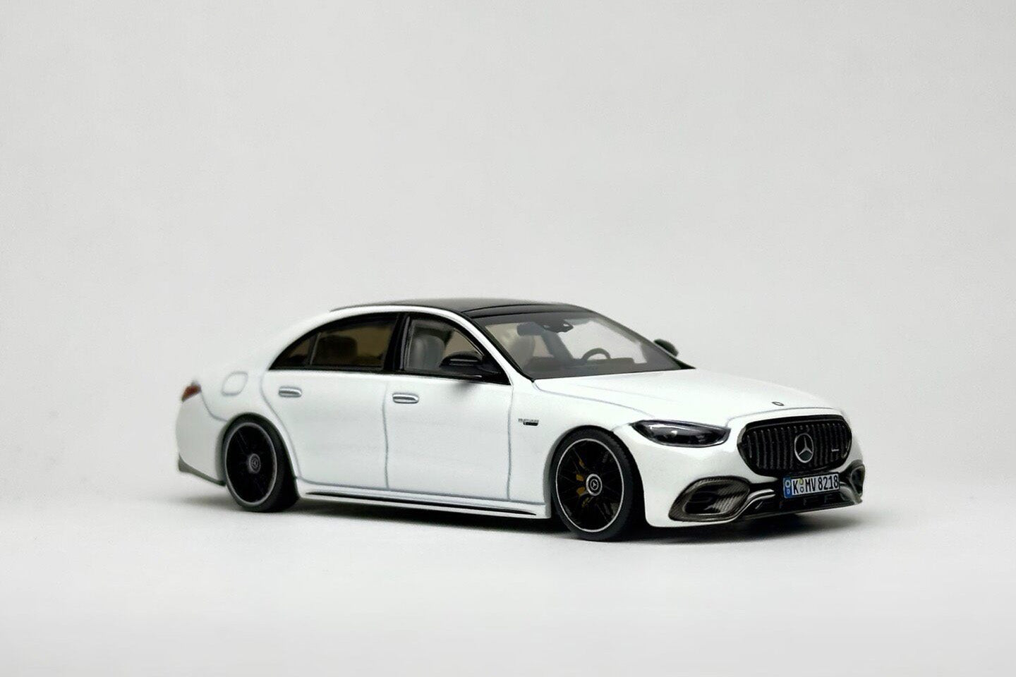 Custom 1:64 Mercedes-AMG S 63 E Performance 2023 diecast model with dynamic two-tone wheels