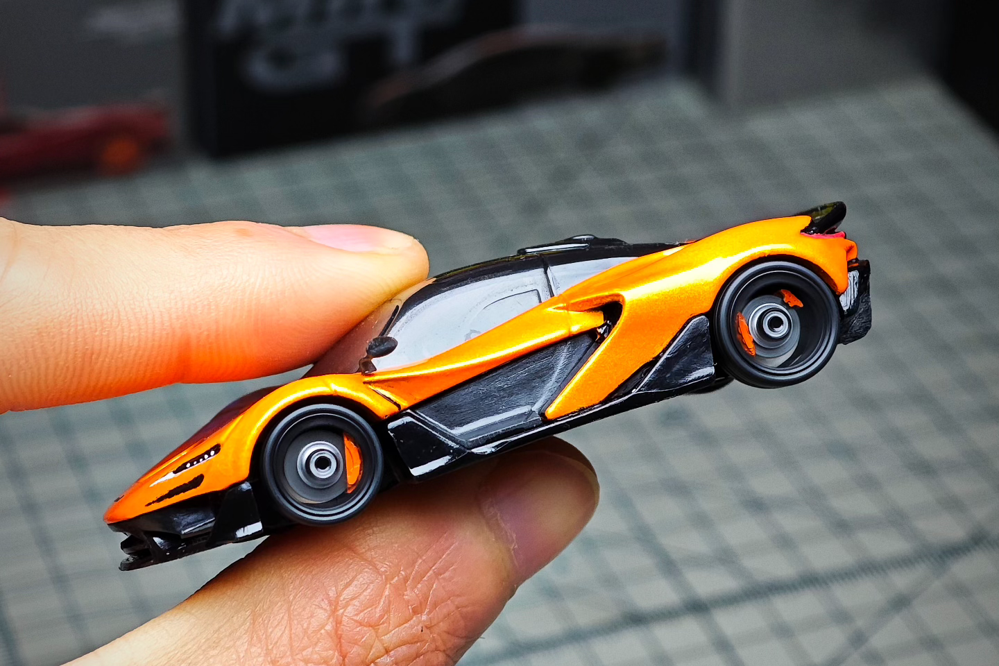 Custom 1:64 McLaren W1 diecast model with dynamic wheels