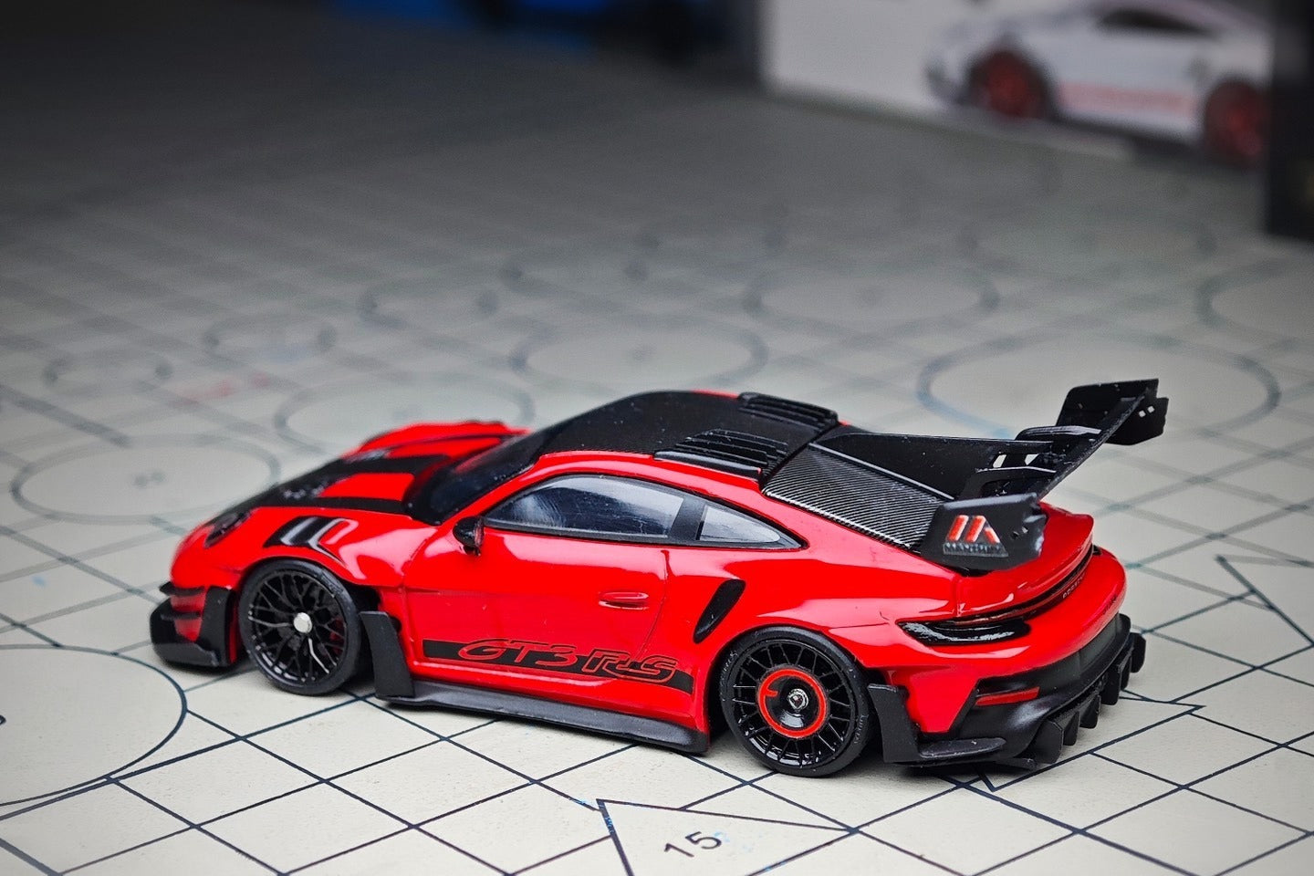 Custom 1:64 Porsche 911 GT3 RS 1060 Manthey Racing diecast model with MR Aero Kit