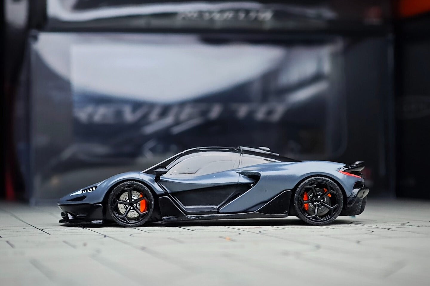Custom 1:64 Hot Wheels McLaren W1 diecast model with dynamic wheels