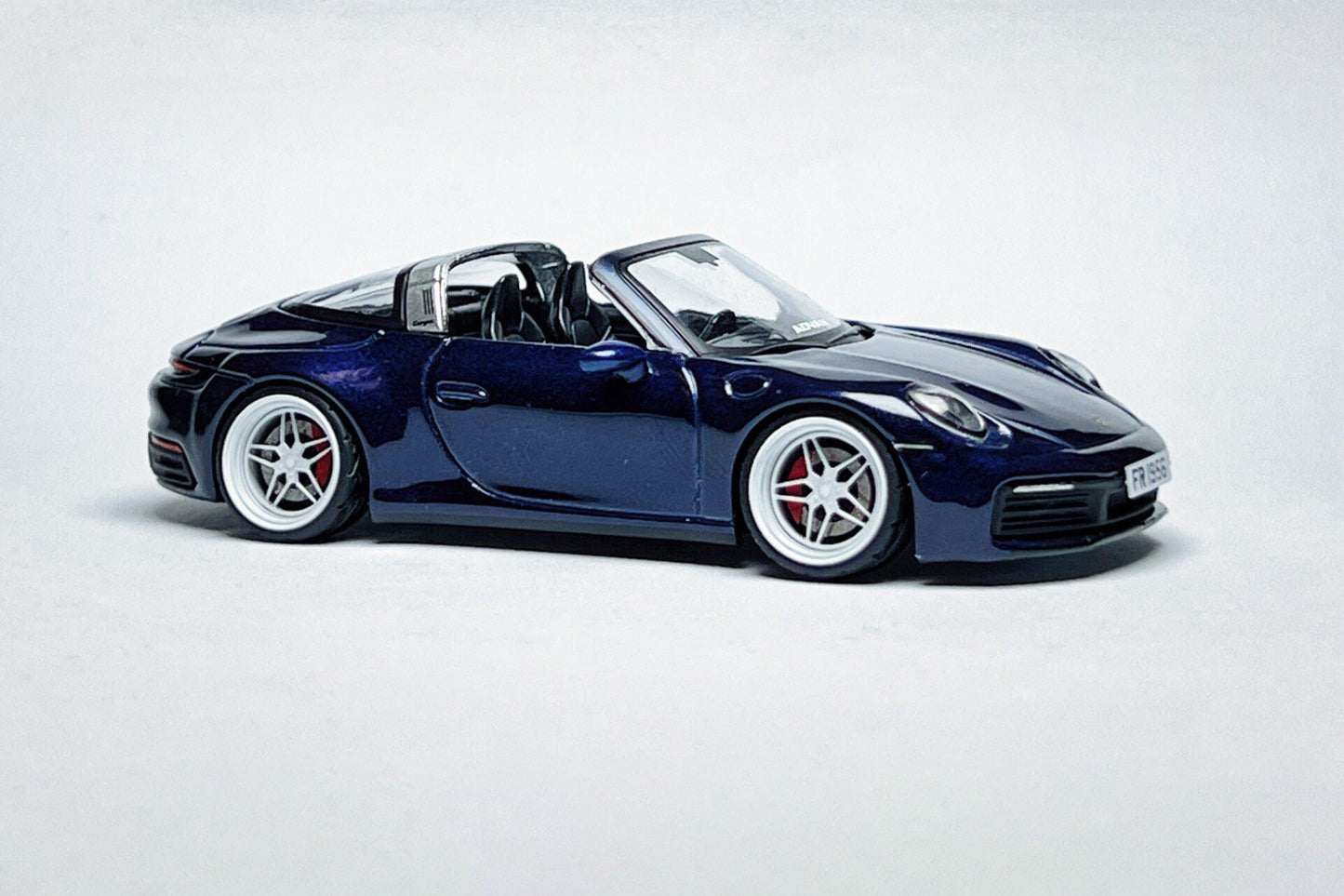Custom 1:64 Porsche 911 Targa 4S 412 metallic blue diecast model with deep-dish bearing wheels