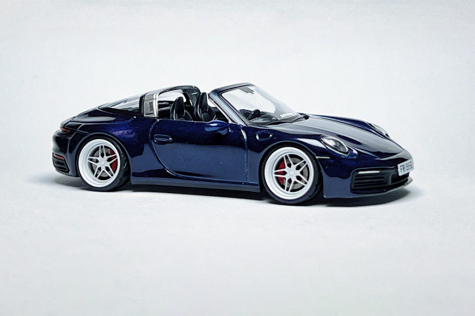 Custom 1:64 Porsche 911 Targa 4S 412 metallic blue diecast model with deep-dish bearing wheels