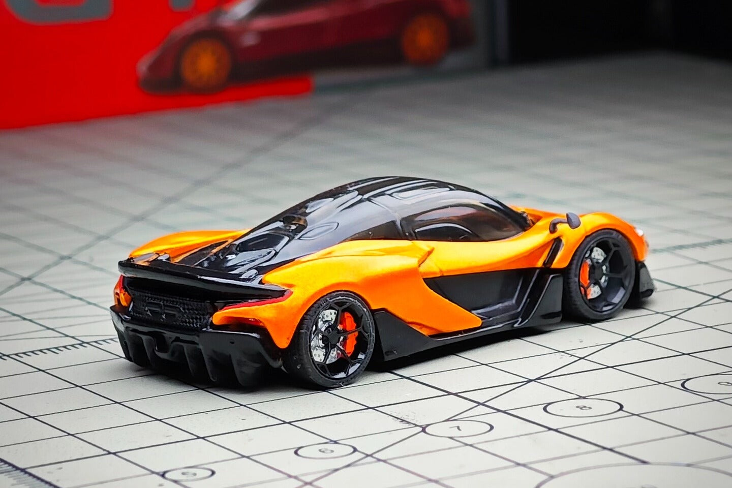 1:64 Hot Wheels McLaren W1 custom diecast model with dynamic wheels
