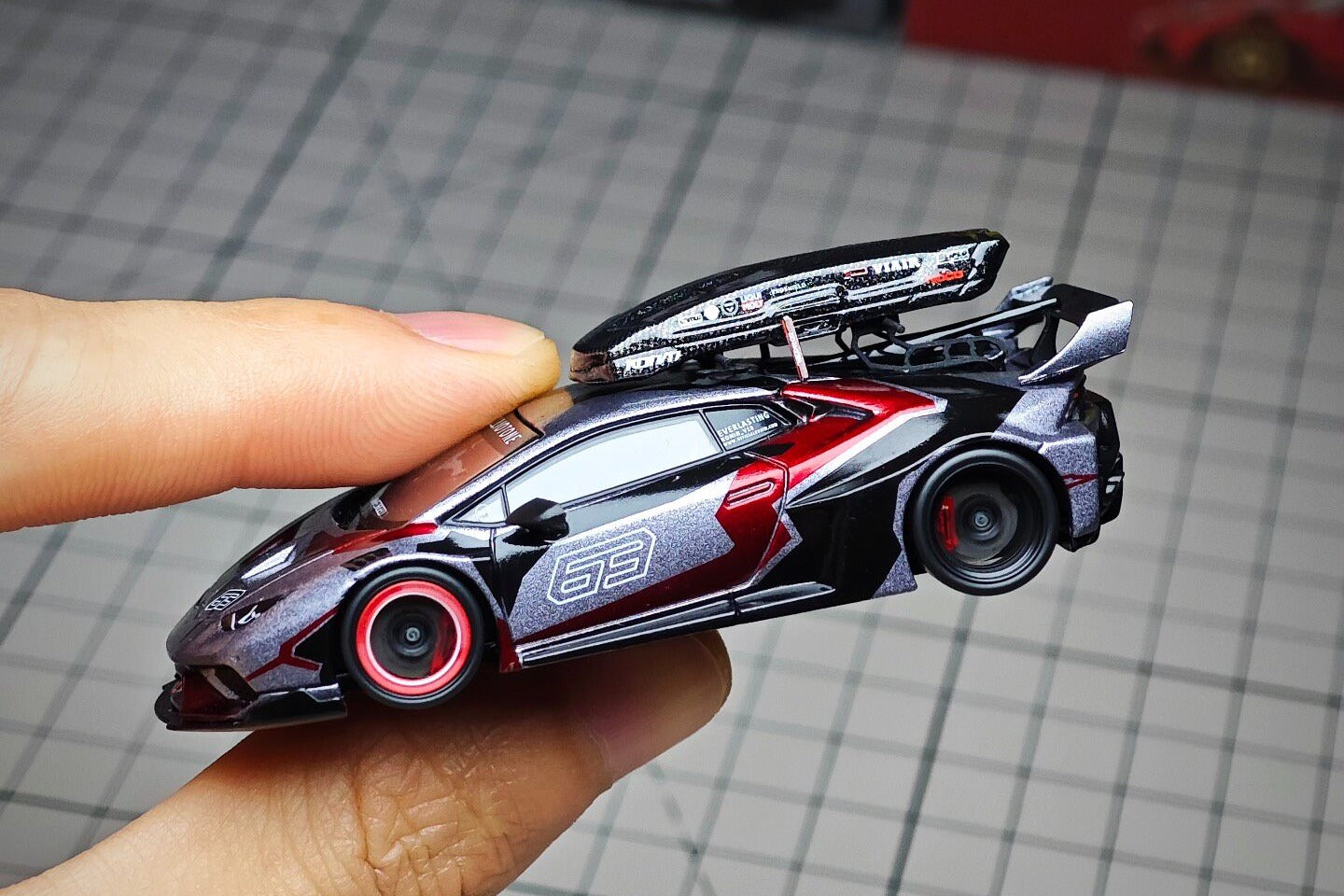 Custom 1:64 Lamborghini Huracán LBWK RONIN diecast model with dynamic wheels