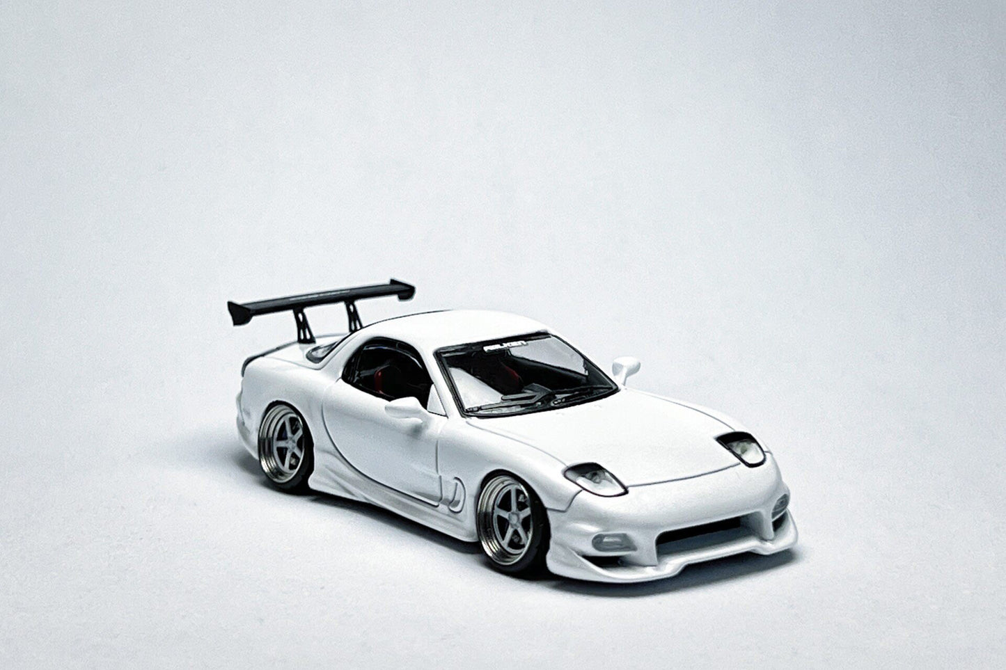 Custom 1:64 Mortal Mazda RX-7 VeilSide pearl white diecast model