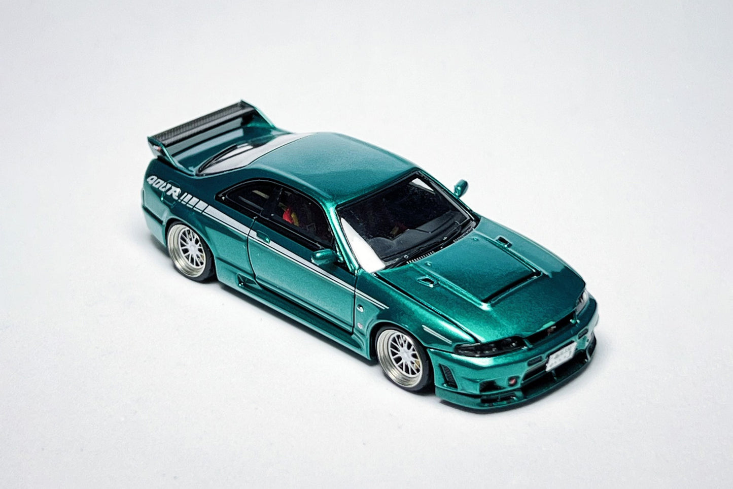 1:64 Nissan Skyline GT-R R33 400R green custom diecast with deep-dish bearing wheels