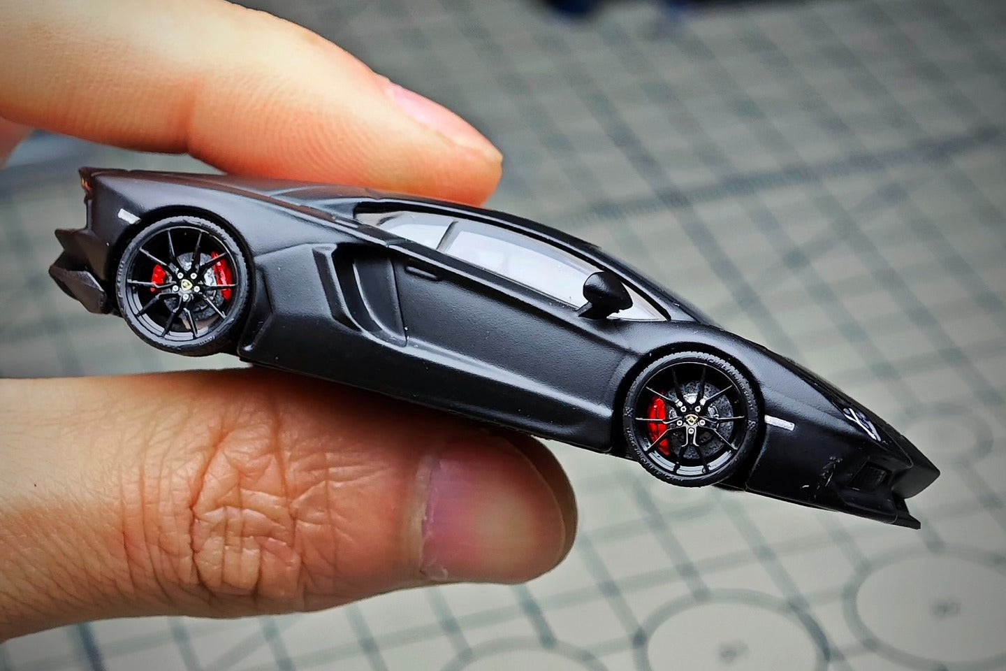 Custom modified 1:64 Lamborghini Aventador LP700-4 diecast model by Kyosho