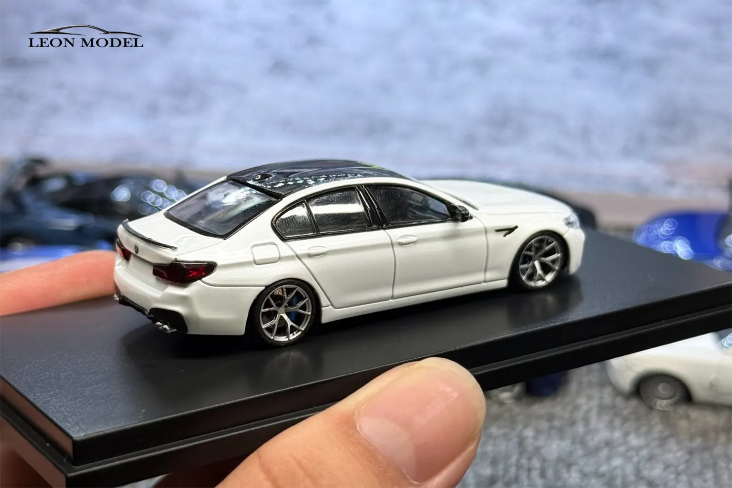 MJ 1:64 BMW M5 White Model Car | BBS RIF Silver Dynamic Wheels & Blue Calipers